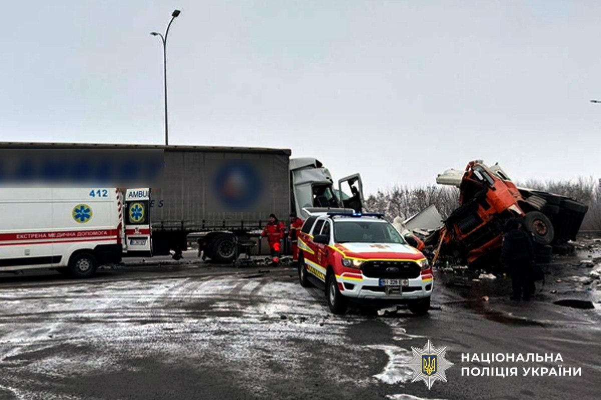 Страшна ДТП на Київ–Харків: дві вантажівки зіштовхнулися поблизу Пирятина